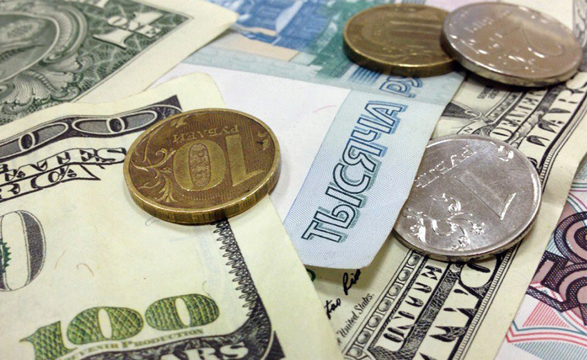 Рубль стабилен к бивалютной корзине на фоне незначительных изменений цен на нефть